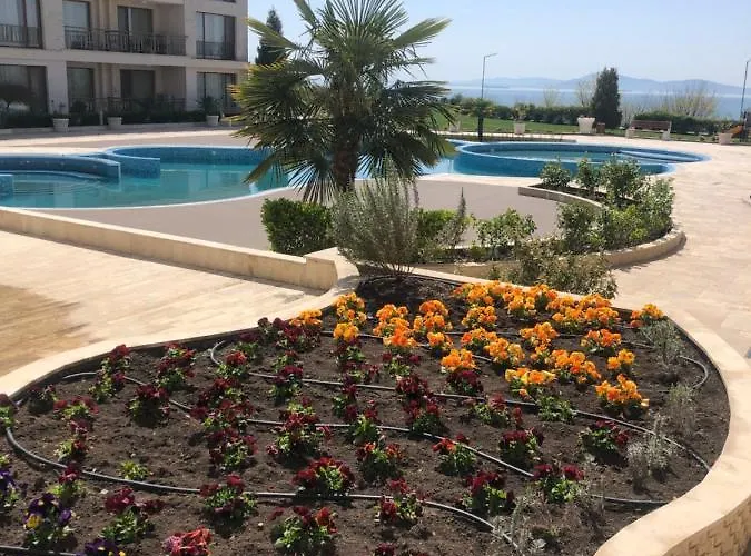 Diamond Sarafovo מלון דירות 3*